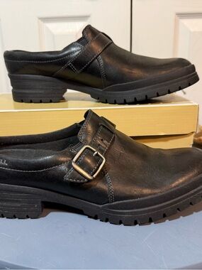 Merrell Black Leather Slip-On Mule/Bootie/Clogs with Buckle women’s size10.5